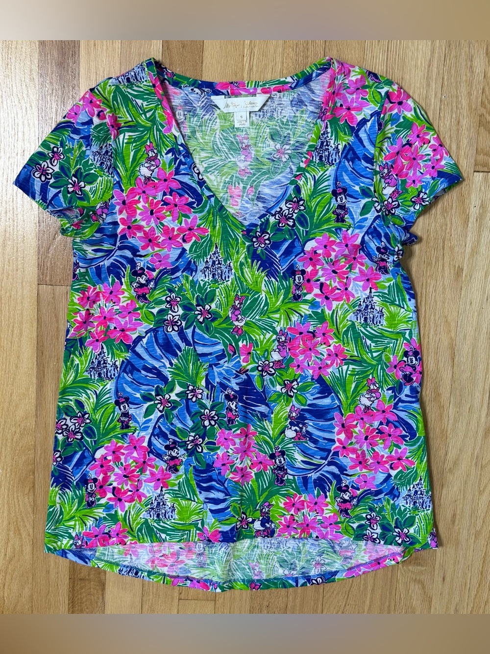 Disney Lilly Pulitzer Disney Dreamin V Neck Minnie Daisy S Castle Floral